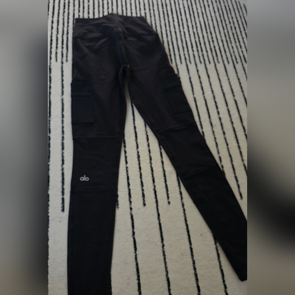 Alo yoga cargo high waisted pocket leggings black 27" inseam size XS